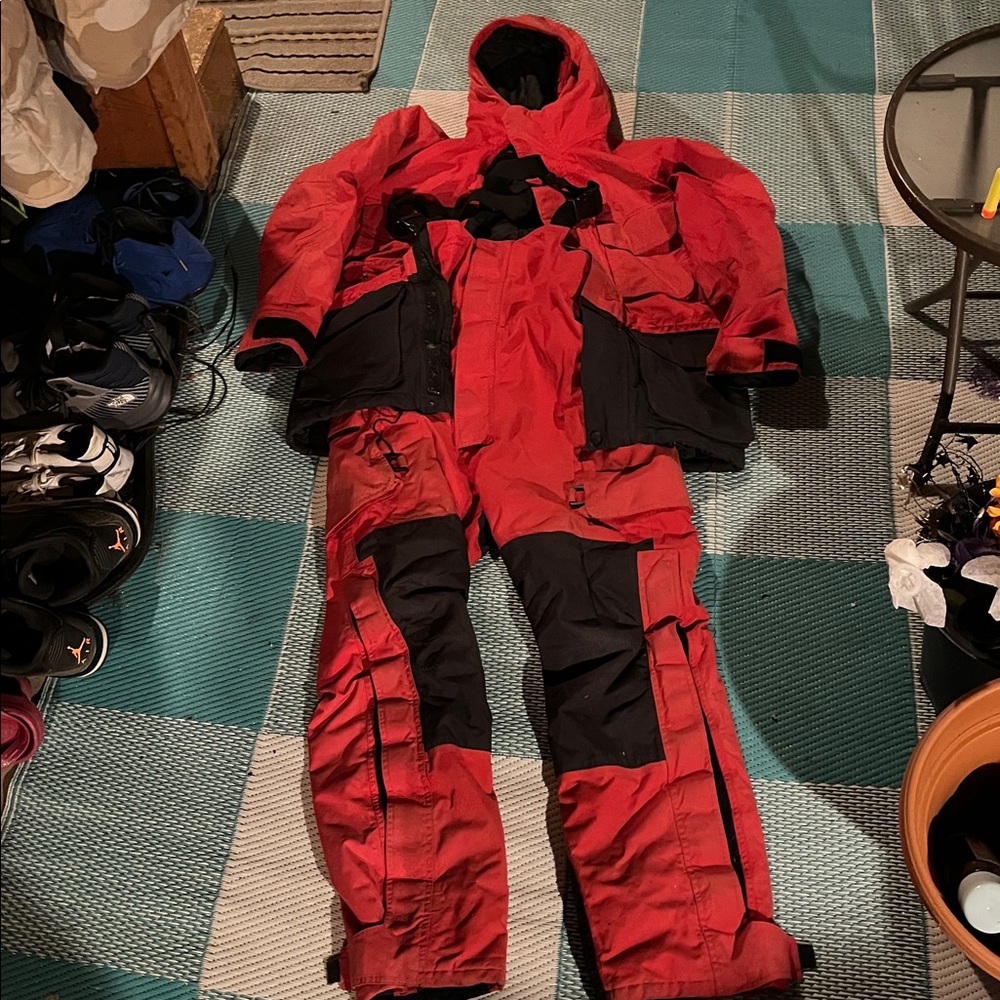 Cabelas Gore-Tex guiding jacket size med matching overalls (could resell $ )